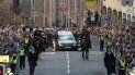 El cortejo fúnebre de la reina Isabel II con el rey Carlos III, la princesa Ana y el príncipe Andrés se dirige a la Catedral de San Giles en Edimburgo, el lunes 12 de septiembre de 2022. El cortejo fúnebre de la reina Isabel II con el rey Carlos III, la princesa Ana y el príncipe Andrés se dirige a la Catedral de San Giles en Edimburgo, el lunes 12 de septiembre de 2022.