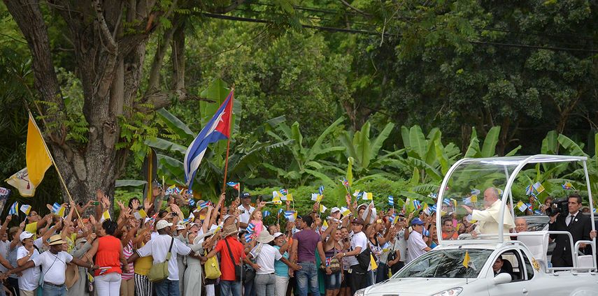 En declaraciones a los medios, una de las integrantes del grupo, Marielena Alpízar, expresó la solidaridad del exilio con los disidentes en Cuba y mostró su indignación por la posición que ha mostrado el papa ante esta visita, en la que no tiene previs