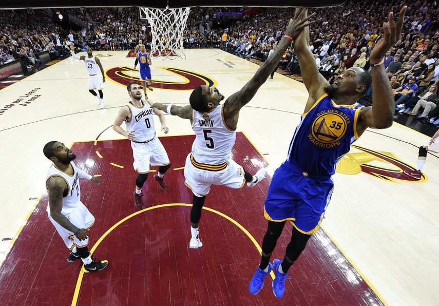 Durant fue el hombre clave de los Warriors al anotar el triple decisivo en el último momento.