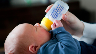 Cómo inculcarle hábitos alimenticios saludables a los niños