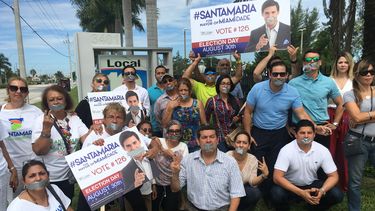 Simpatizantes del candidato Alfred Santamaría protestan..