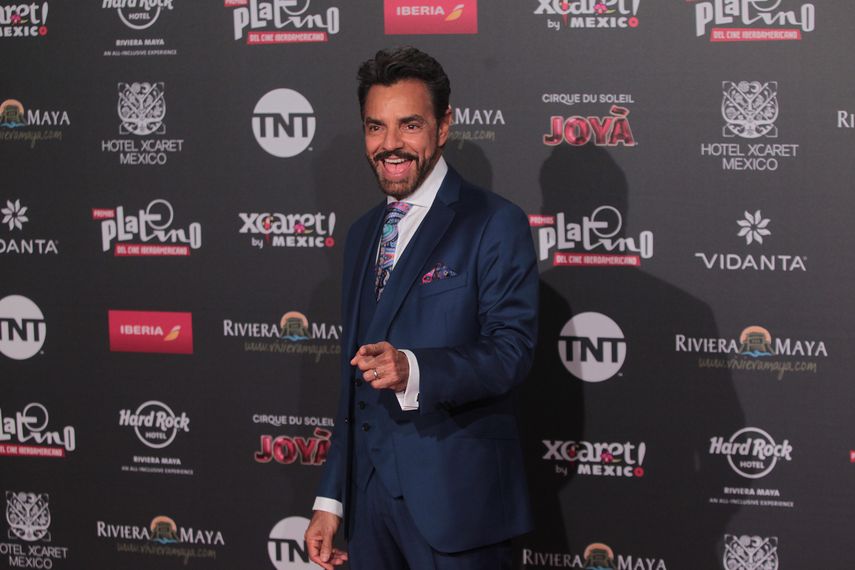 El actor mexicano Eugenio Derbez posa a su llegada a la alfombra roja, previo a la entrega de los Premios Platino en su edicion 2018, en Playa del Carmen Quintana Roo (México).&nbsp;