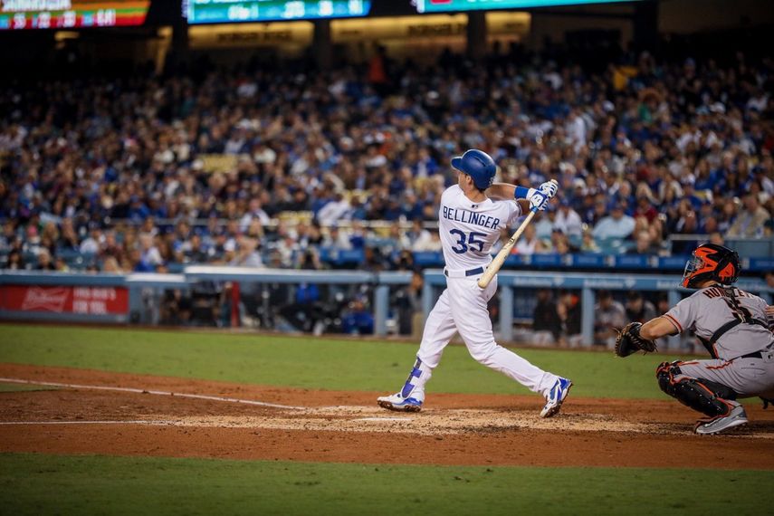 Cody Bellinger, con su jonrón 39 de la temporada, estableció una marca para un novato en la Liga Nacional.