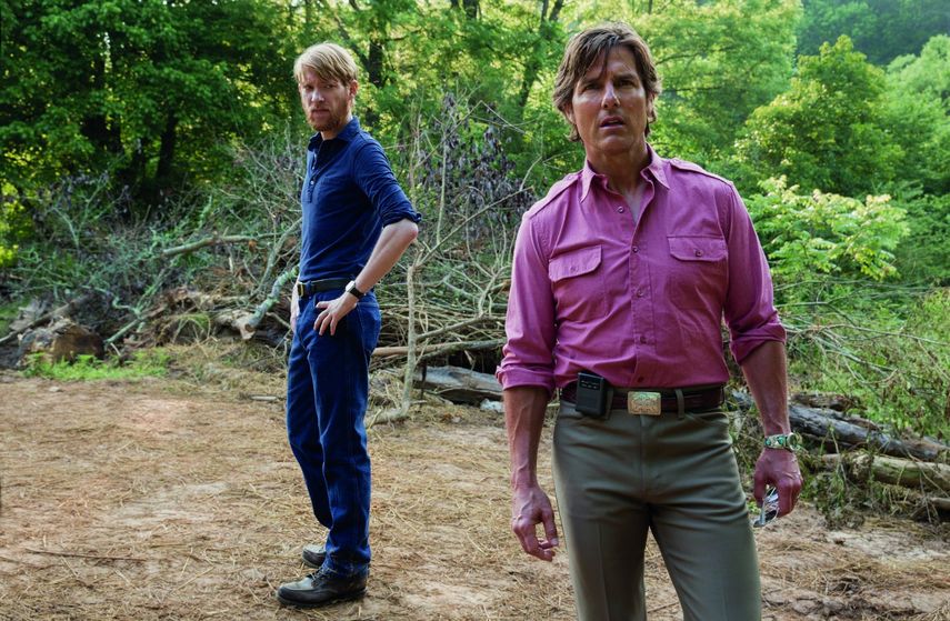 Tom Cruise y Domhnall Gleeson en American Made.