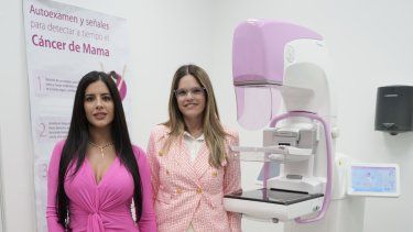 Jenisbel Acevedo, presidenta de la Fundación Acevedo, junto a Dainerys Rojas, Directora Ejecutiva de La Colonia Medical Center.