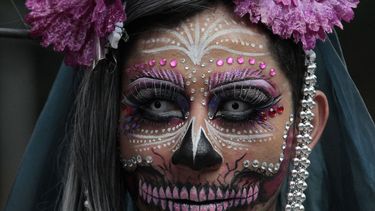 La belleza combinada con el símbolo de la muerte.&nbsp;