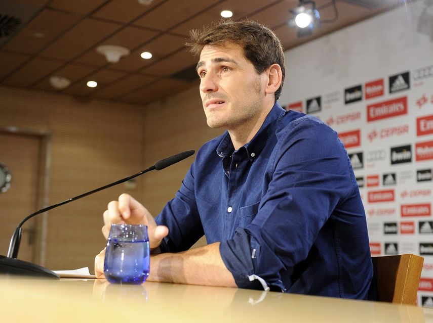 El portero espa&ntilde;ol&nbsp;Iker Casillas anuncia su retirada del f&uacute;tbol.