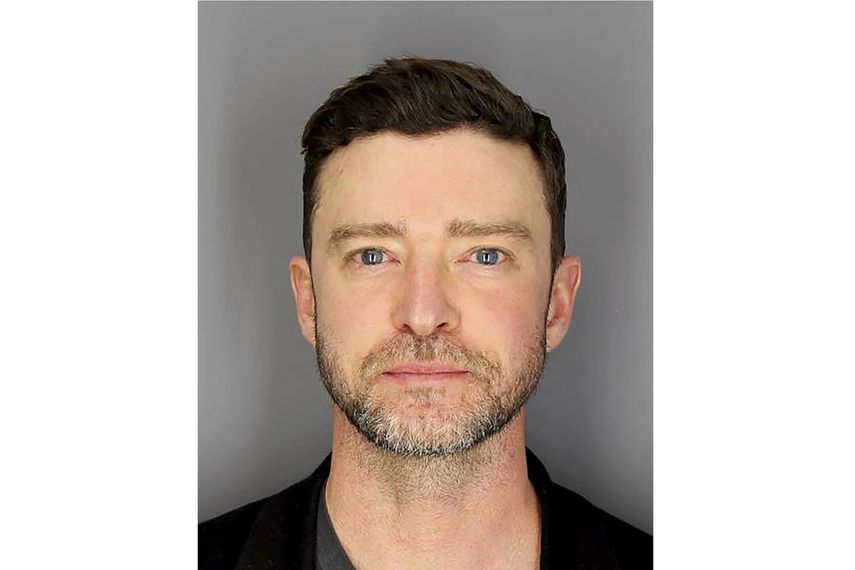 Esta fotografía proporcionada por el Departamento de Policía de Sag Harbor, Nueva York, el martes 18 de junio de 2024, muestra a Justin Timberlake, luego de ser arrestado por conducir en estado de ebriedad en Sag Harbor, un pueblo de los Hamptons.
