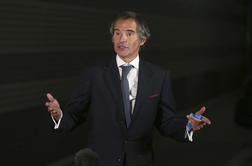 El director general de la Organizaci&oacute;n Internacional de Eberg&iacute;a At&oacute;mica (OIEA), el argentino Rafael Mariano Grossi, habla a la prensa en el aeropuerto internacional de Viena. Foto de archivo.&nbsp;