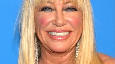 Suzanne Somers asiste al 7mo Baile Bienal de Unicef en el Hotel Beverly Wilshire el 14 de abril de 2018 en Beverly Hills, California.