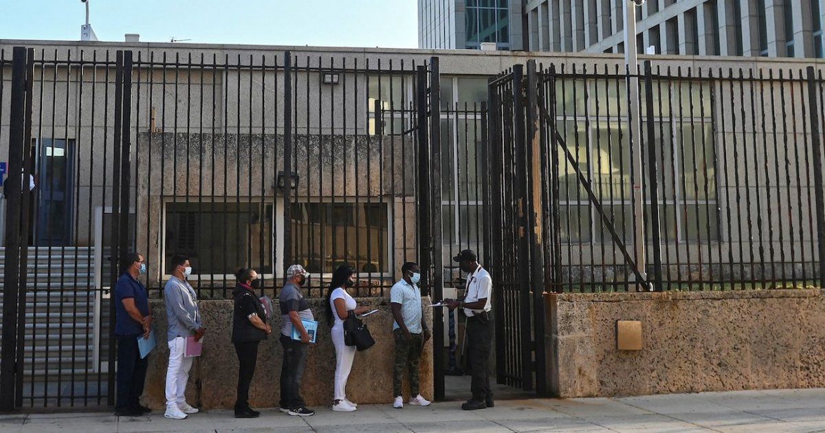 Padres cubanos enfrentan negaciones de visa por supuestos lazos con la dictadura