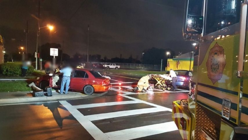 Las dos personas lesionadas fueron trasladadas al hospital.