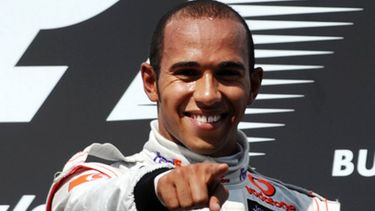 Hamilton logró el triunfo número 51 de su carrera, igualando la línea del francés Alain Prost, segundo en la lista histórica.