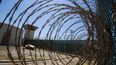 Imagen de alambrado en la prisión de Guantánamo.