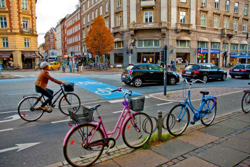 Uno de cada tres habitantes de la capital de Dinamarca va a su trabajo en bicicleta.
