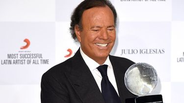 De esta manera, el cantante español de 75 años incorpora su nombre a una selecta lista en la que ya están artistas tan legendarios como Elvis Presley.