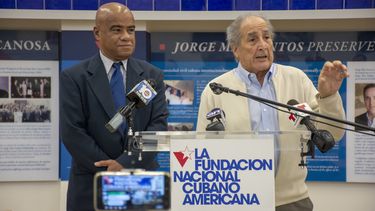 Omar López Montenegro y Francisco José Hernández, director de Derechos Humanos y presidente de la Fundación Nacional Cubano Americana, respectivamente.