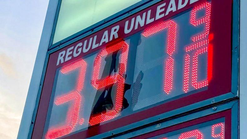 Precio de la gasolina en una estación de combustibles en Miami.