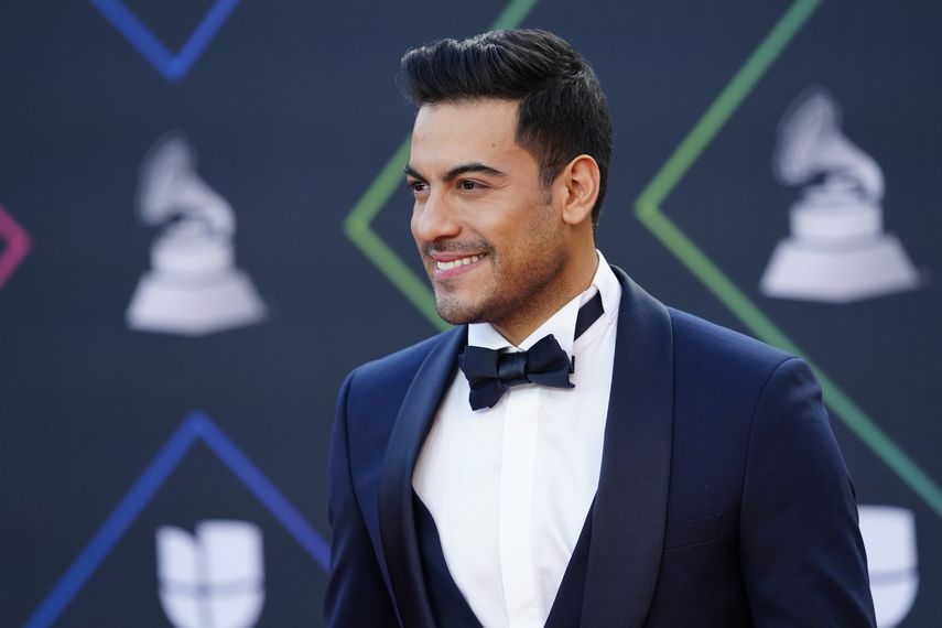 Carlos Rivera llega a la 22 entrega del Latin Grammy el 18 de noviembre de 2021, en el MGM Grand Garden Arena en Las Vegas.