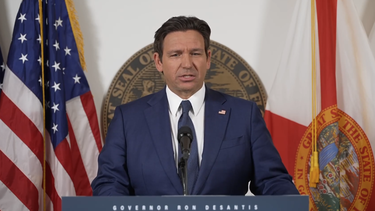 Ron DeSantis, gobernador de Florida habla en Tallahassee. 