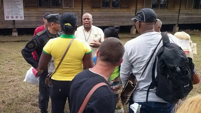 Autoridades de Panamá dieron plazo hasta este 31 de julio a los migrantes cubanos varados en el albergue Chiriquí para que se acogieran a la oferta de regresar a Cuba o abandonaran territorio panameño en menos de 48 horas.