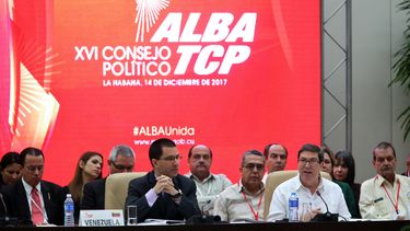 El ministro de Relaciones Exteriores de&nbsp;Cuba, Bruno Rodríguez (2-d), y su homólogo venezolano, Jorge&nbsp;Arreaza&nbsp;(c-i), durante el XVI Consejo Político de la Alianza Bolivariana para los Pueblos de América.